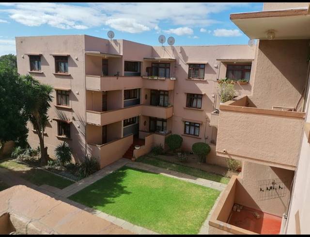 2 BEDROOM PROPERTY TO RENT IN WOODSTOCK